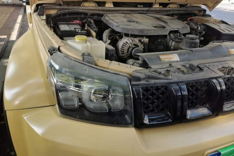 Used BAIC Off-Road BJ40 2019 2.3T Automatic Four-Wheel Drive Ring the Tower Champion Edition China VI Engine Bay Right