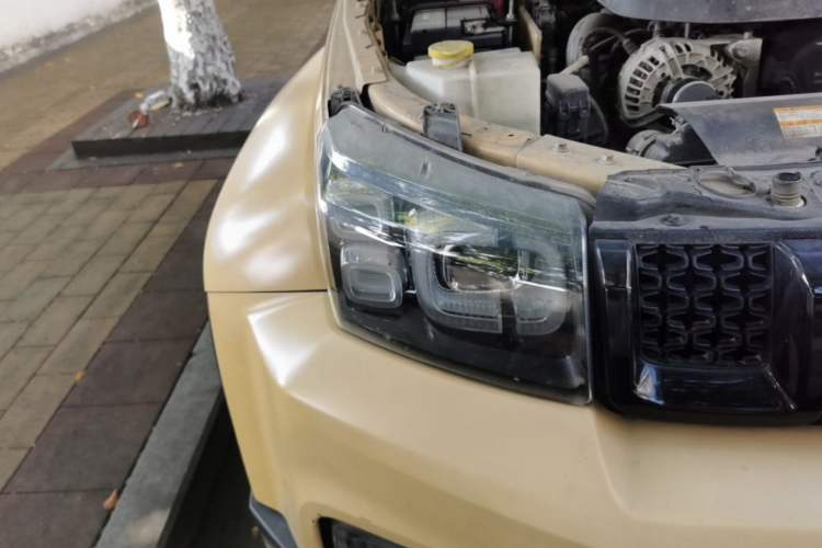 Used BAIC Off-Road BJ40 2019 2.3T Automatic Four-Wheel Drive Ring the Tower Champion Edition China VI Right Front Headlight