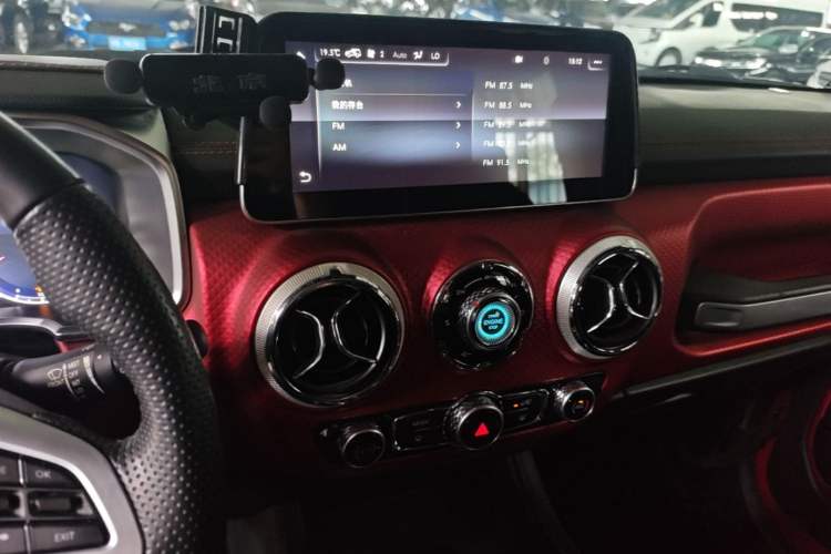 Used BAIC Off-Road BJ40 2019 Updated Version 2.0T Automatic All-Wheel Drive Urban Hunter Edition Premium China V Emission Standard Audio And AC Panel