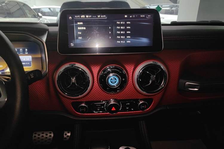 Used BAIC Off-Road BJ40 2019 2.3T Automatic Four-Wheel Drive Ring the Tower Champion Edition China VI Audio And AC Panel
