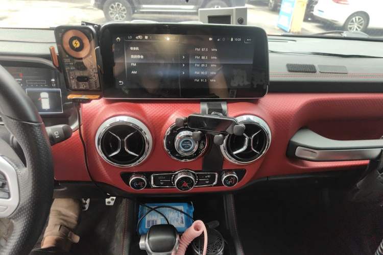 Used BAIC Off-Road BJ40 2019 2.0T Automatic Four-Wheel Drive Urban Hunter Edition Flagship Model China V Emission Standard Audio And AC Panel