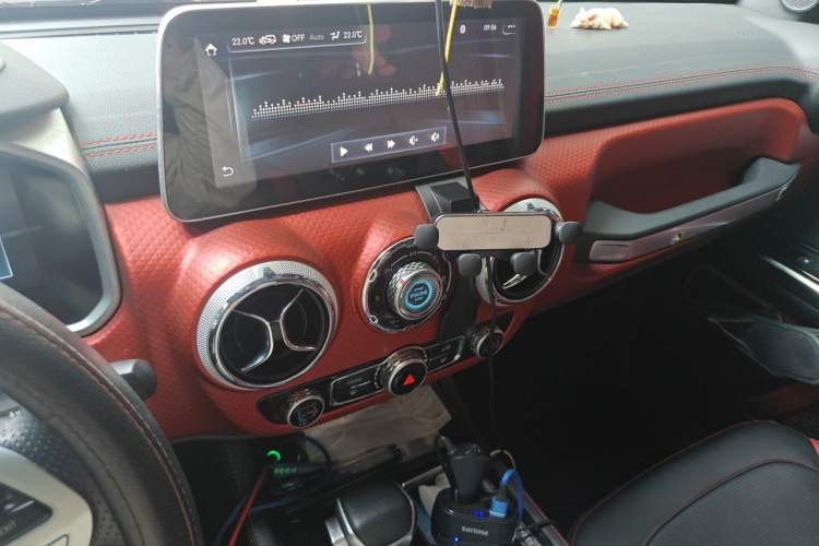 Used BAIC Off-Road BJ40 2019 2.0T Automatic Four-Wheel Drive Urban Hunter Edition Premium Model China V Emission Standard Audio And AC Panel
