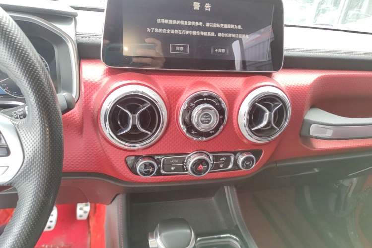 Used BAIC Off-Road BJ40 2019 2.3T Automatic Four-Wheel Drive Urban Hunter Edition Premium Model China VI Emission Standard Audio And AC Panel