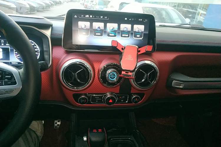 Used BAIC Off-Road BJ40 2019 Updated Version 2.0T Automatic All-Wheel Drive Urban Hunter Edition Premium China V Emission Standard Audio And AC Panel
