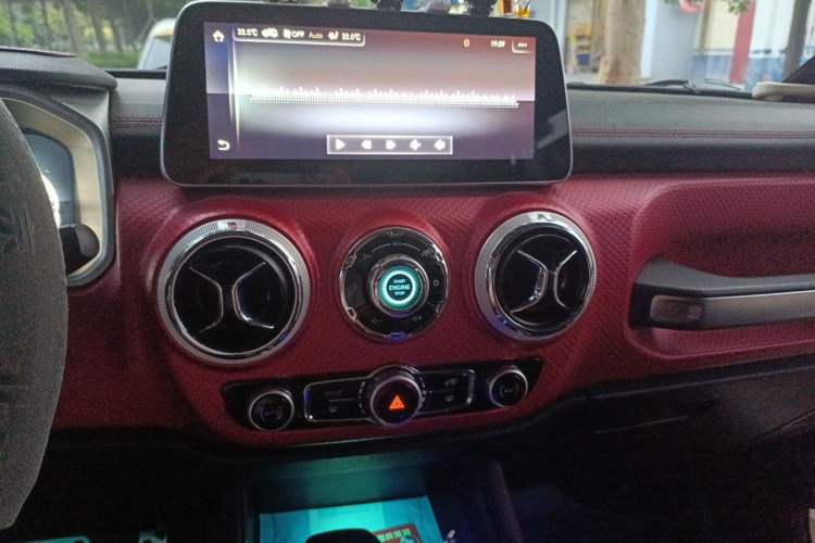 Used BAIC Off-Road BJ40 2019 2.0T Automatic Four-Wheel Drive Urban Hunter Edition Premium Model China V Emission Standard Audio And AC Panel