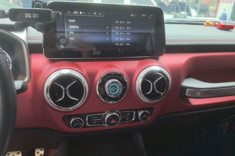 Used BAIC Off-Road BJ40 2019 PLUS 2.3T Automatic Four-Wheel Drive Flagship Edition China VI Emission Standard Audio And AC Panel