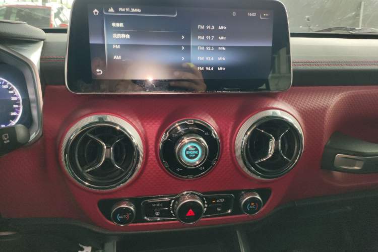 Used BAIC Off-Road BJ40 2019 PLUS 2.3T Manual Four-Wheel Drive Prestige Edition China VI Emission Standard Audio And AC Panel