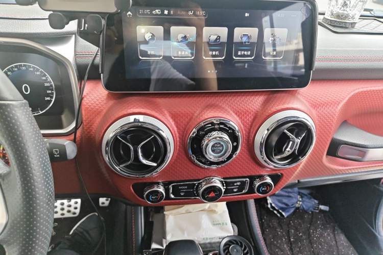 Used BAIC Off-Road BJ40 2019 PLUS 2.3T Automatic Four-Wheel Drive Flagship Edition China VI Emission Standard Audio And AC Panel