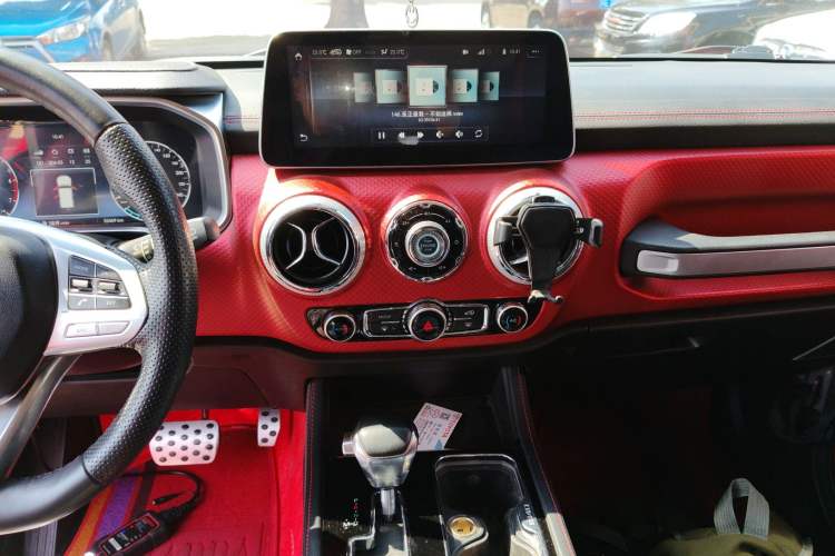 Used BAIC Off-Road BJ40 2019 2.3T Automatic Four-Wheel Drive Urban Hunter Edition Premium Model China VI Emission Standard Audio And AC Panel