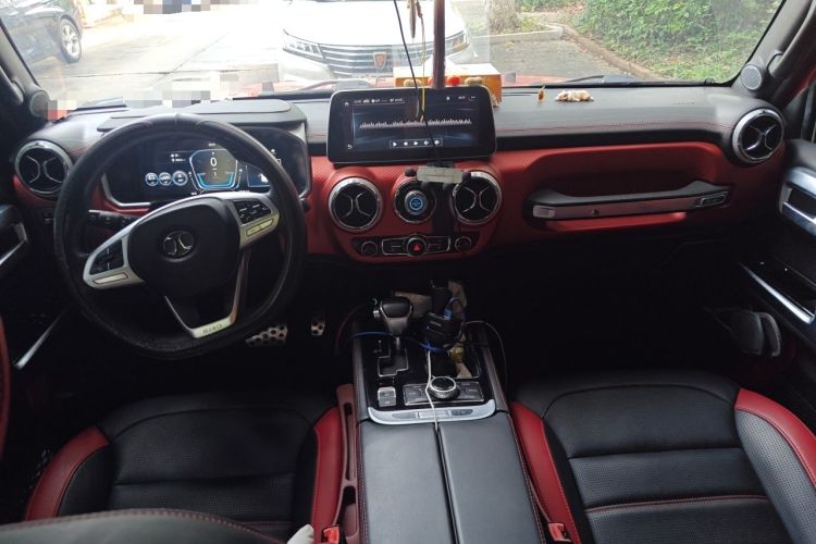 Used BAIC Off-Road BJ40 2019 2.0T Automatic Four-Wheel Drive Urban Hunter Edition Premium Model China V Emission Standard Center Console