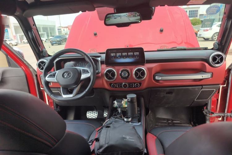 Used BAIC Off-Road BJ40 2019 2.3T Automatic Four-Wheel Drive Urban Hunter Edition Flagship Model China VI Emission Standard Center Console