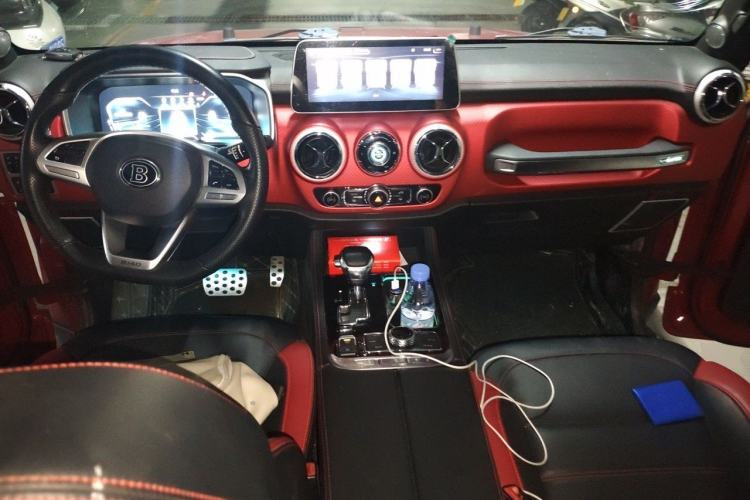 Used BAIC Off-Road BJ40 2019 2.0T Automatic Four-Wheel Drive Urban Hunter Edition Premium Model China V Emission Standard Center Console