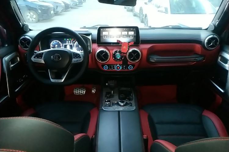 Used BAIC Off-Road BJ40 2019 Updated Version 2.0T Automatic All-Wheel Drive Urban Hunter Edition Premium China V Emission Standard Center Console