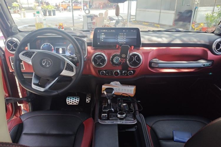 Used BAIC Off-Road BJ40 2019 PLUS 2.3T Automatic Four-Wheel Drive Flagship Edition China VI Emission Standard Center Console