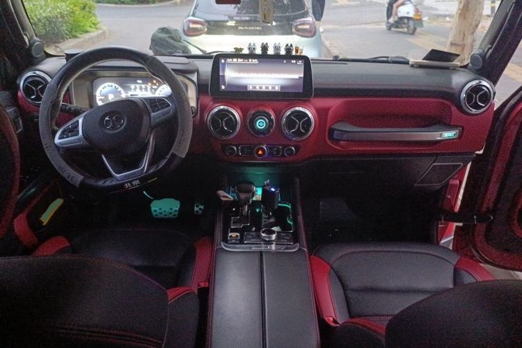 Used BAIC Off-Road BJ40 2019 2.0T Automatic Four-Wheel Drive Urban Hunter Edition Premium Model China V Emission Standard Center Console