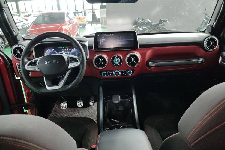 Used BAIC Off-Road BJ40 2019 PLUS 2.3T Manual Four-Wheel Drive Prestige Edition China VI Emission Standard Center Console