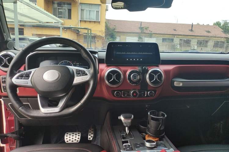 Used BAIC Off-Road BJ40 2019 2.3T Automatic Four-Wheel Drive Urban Hunter Edition Flagship Model China VI Emission Standard Center Console