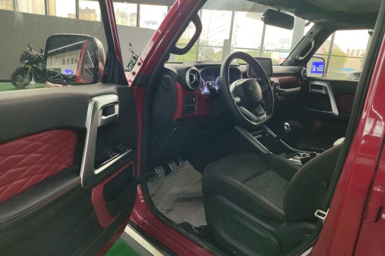 Used BAIC Off-Road BJ40 2019 PLUS 2.3T Manual Four-Wheel Drive Prestige Edition China VI Emission Standard Driver Seat
