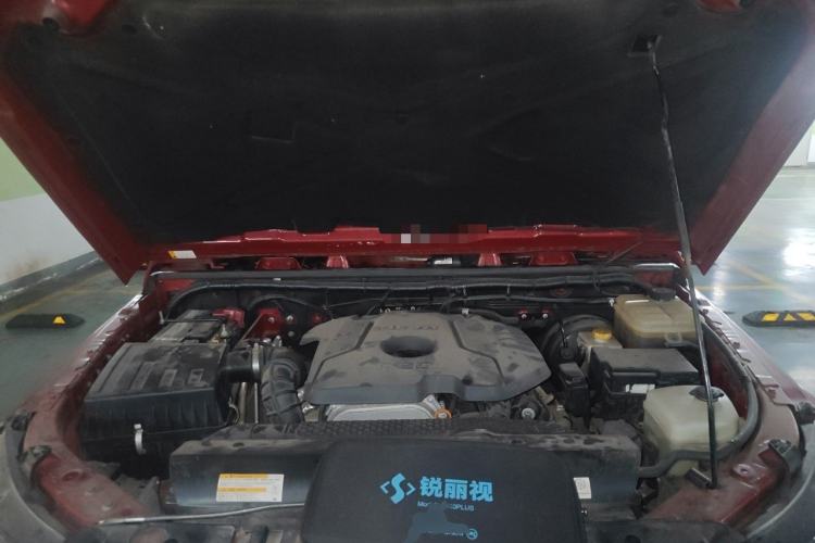 Used BAIC Off-Road BJ40 2019 2.0T Automatic Four-Wheel Drive Urban Hunter Edition Premium Model China V Emission Standard Engine Bay