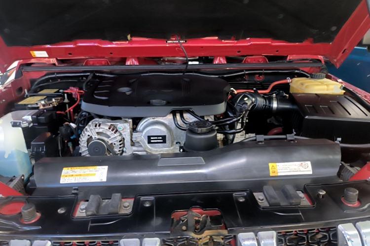 Used BAIC Off-Road BJ40 2019 PLUS 2.3T Automatic Four-Wheel Drive Flagship Edition China VI Emission Standard Engine Bay