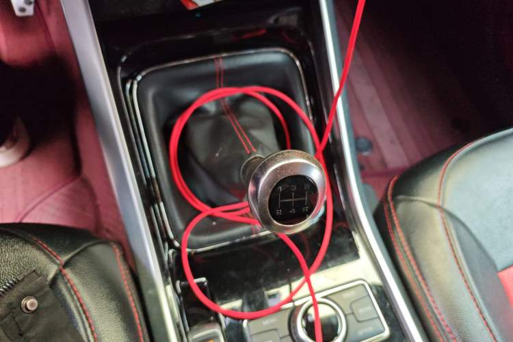 Used BAIC Off-Road BJ40 2019 PLUS 2.3T Manual Four-Wheel Drive Prestige Edition China VI Emission Standard Gear Lever