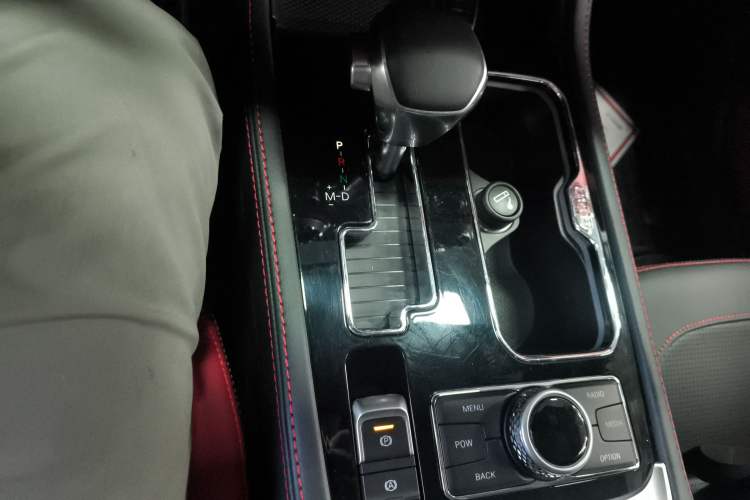 Used BAIC Off-Road BJ40 2019 PLUS 2.3T Automatic Four-Wheel Drive Premium Edition China VI Gear Lever