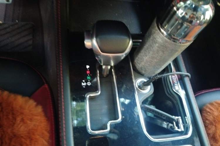 Used BAIC Off-Road BJ40 2019 2.3T Automatic Four-Wheel Drive Ring the Tower Champion Edition China VI Gear Lever