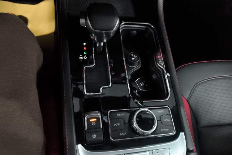 Used BAIC Off-Road BJ40 2019 PLUS 2.3T Automatic Four-Wheel Drive Flagship Edition China VI Emission Standard Gear Lever