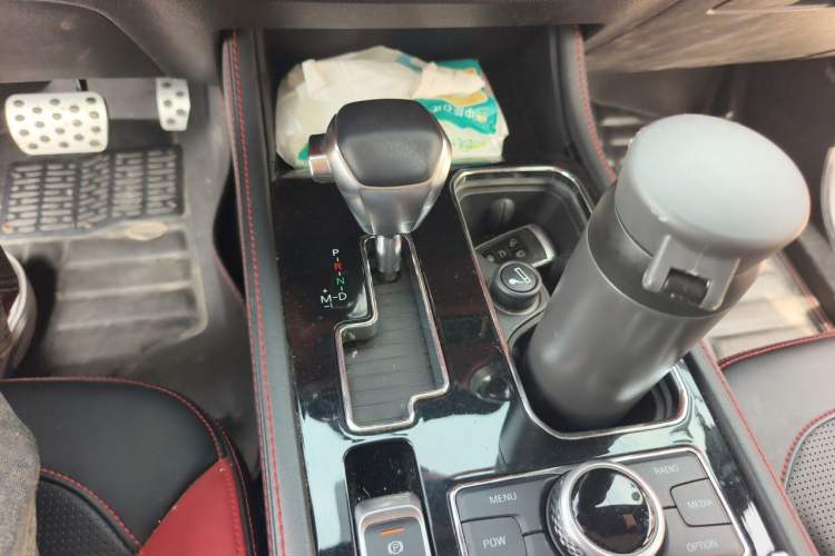 Used BAIC Off-Road BJ40 2019 2.3T Automatic Four-Wheel Drive Urban Hunter Edition Flagship Model China VI Emission Standard Gear Lever