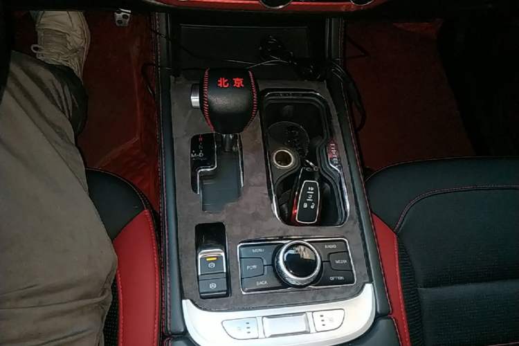 Used BAIC Off-Road BJ40 2019 Updated Version 2.0T Automatic All-Wheel Drive Urban Hunter Edition Premium China V Emission Standard Gear Lever