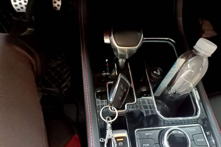 Used BAIC Off-Road BJ40 2019 PLUS 2.3T Automatic Four-Wheel Drive Premium Edition China VI Gear Lever