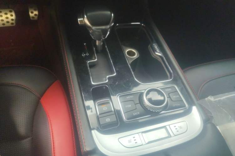 Used BAIC Off-Road BJ40 2019 PLUS 2.3T Automatic Four-Wheel Drive Flagship Edition China VI Emission Standard Gear Lever
