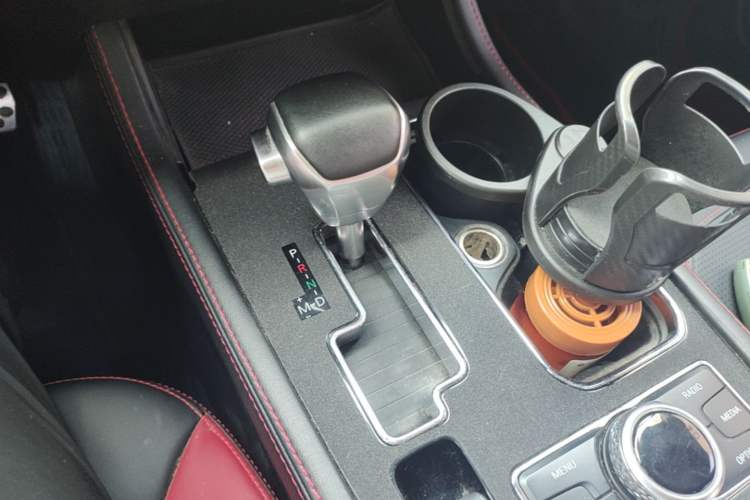 Used BAIC Off-Road BJ40 2019 2.3T Automatic Four-Wheel Drive Urban Hunter Edition Flagship Model China VI Emission Standard Gear Lever