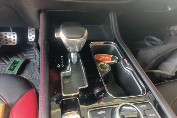 Used BAIC Off-Road BJ40 2019 PLUS 2.3T Automatic Four-Wheel Drive Flagship Edition China VI Emission Standard Gear Lever