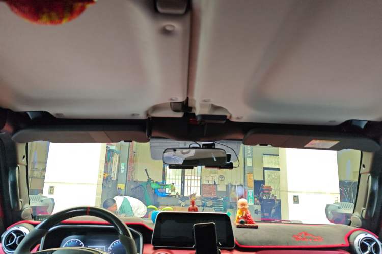Used BAIC Off-Road BJ40 2019 PLUS 2.3T Manual Four-Wheel Drive Prestige Edition China VI Emission Standard Headliner