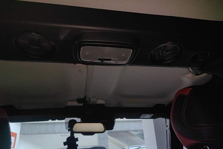 Used BAIC Off-Road BJ40 2019 2.3T Automatic Four-Wheel Drive Ring the Tower Champion Edition China VI Headliner
