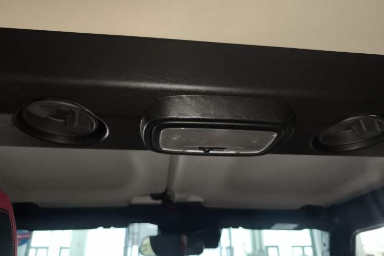Used BAIC Off-Road BJ40 2019 PLUS 2.3T Automatic Four-Wheel Drive Flagship Edition China VI Emission Standard Headliner