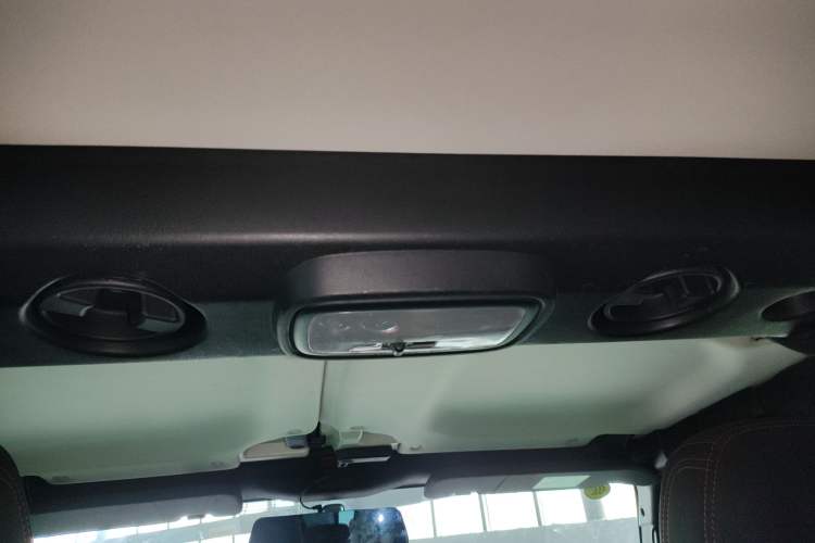 Used BAIC Off-Road BJ40 2019 PLUS 2.3T Manual Four-Wheel Drive Prestige Edition China VI Emission Standard Headliner