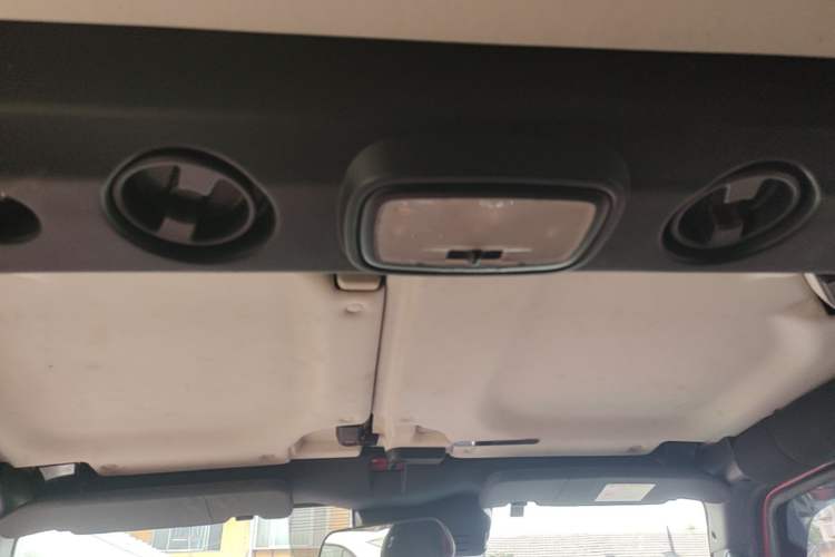 Used BAIC Off-Road BJ40 2019 2.3T Automatic Four-Wheel Drive Urban Hunter Edition Flagship Model China VI Emission Standard Headliner