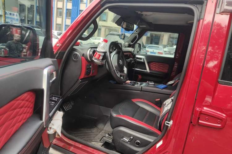 Used BAIC Off-Road BJ40 2019 2.0T Automatic Four-Wheel Drive Urban Hunter Edition Flagship Model China V Emission Standard Interior 3