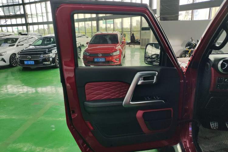 Used BAIC Off-Road BJ40 2019 PLUS 2.3T Manual Four-Wheel Drive Prestige Edition China VI Emission Standard Left Front Door Interior