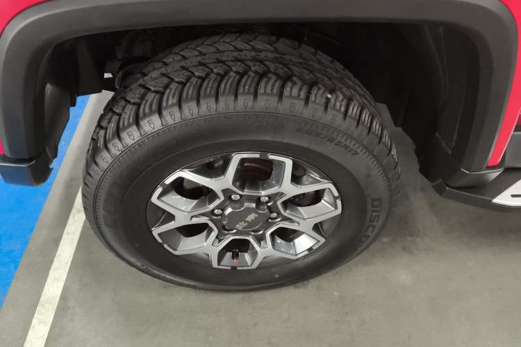 Used BAIC Off-Road BJ40 2019 PLUS 2.3T Automatic Four-Wheel Drive Flagship Edition China VI Emission Standard Left Front Wheel Hub