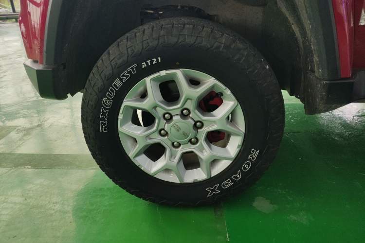 Used BAIC Off-Road BJ40 2019 PLUS 2.3T Manual Four-Wheel Drive Prestige Edition China VI Emission Standard Left Front Wheel Hub