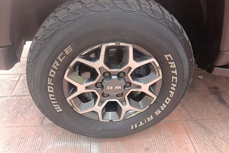 Used BAIC Off-Road BJ40 2019 PLUS 2.3T Automatic Four-Wheel Drive Premium Edition China VI Left Front Wheel Hub