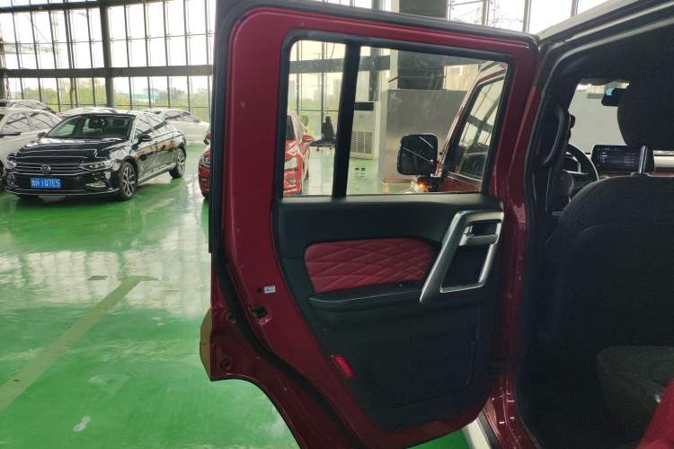 Used BAIC Off-Road BJ40 2019 PLUS 2.3T Manual Four-Wheel Drive Prestige Edition China VI Emission Standard Left Rear Door Interior