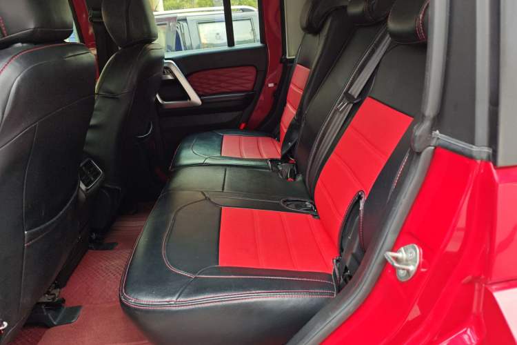 Used BAIC Off-Road BJ40 2019 PLUS 2.3T Manual Four-Wheel Drive Prestige Edition China VI Emission Standard Left Rear Seat