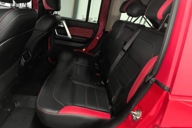Used BAIC Off-Road BJ40 2019 PLUS 2.3T Automatic Four-Wheel Drive Flagship Edition China VI Emission Standard Left Rear Seat
