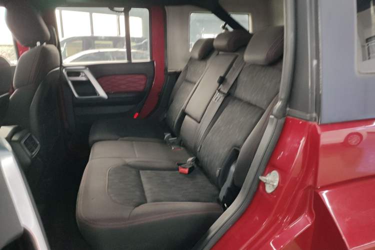 Used BAIC Off-Road BJ40 2019 PLUS 2.3T Manual Four-Wheel Drive Prestige Edition China VI Emission Standard Left Rear Seat