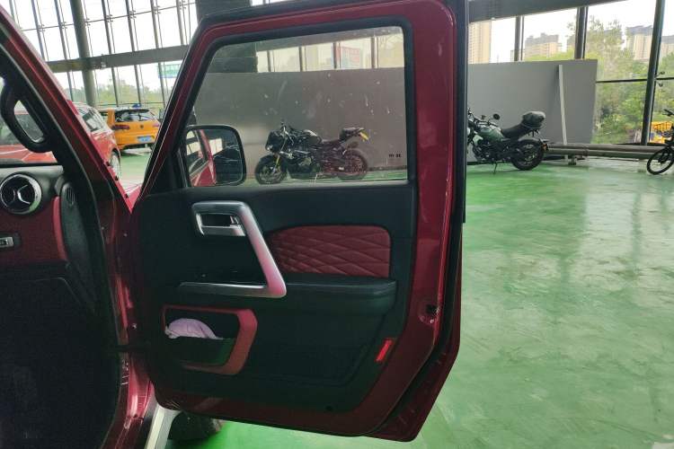 Used BAIC Off-Road BJ40 2019 PLUS 2.3T Manual Four-Wheel Drive Prestige Edition China VI Emission Standard Right Front Door Interior