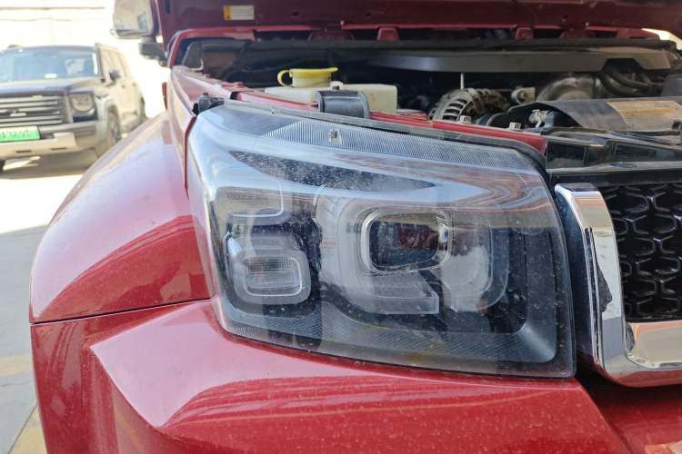 Used BAIC Off-Road BJ40 2019 PLUS 2.3T Automatic Four-Wheel Drive Premium Edition China VI Right Front Headlight